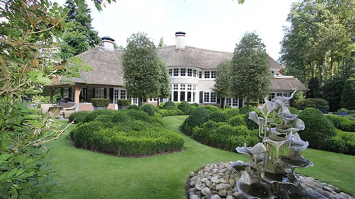 Controleren en bijwerken Villa in Blaricum.